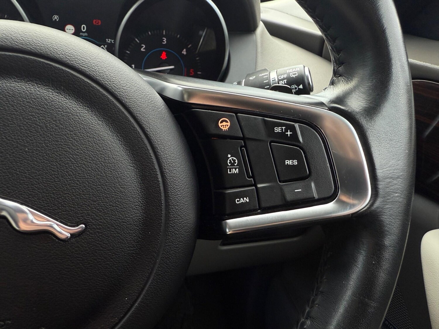 Used Jaguar F-Pace 2018 for sale - 77523927: Photo 79