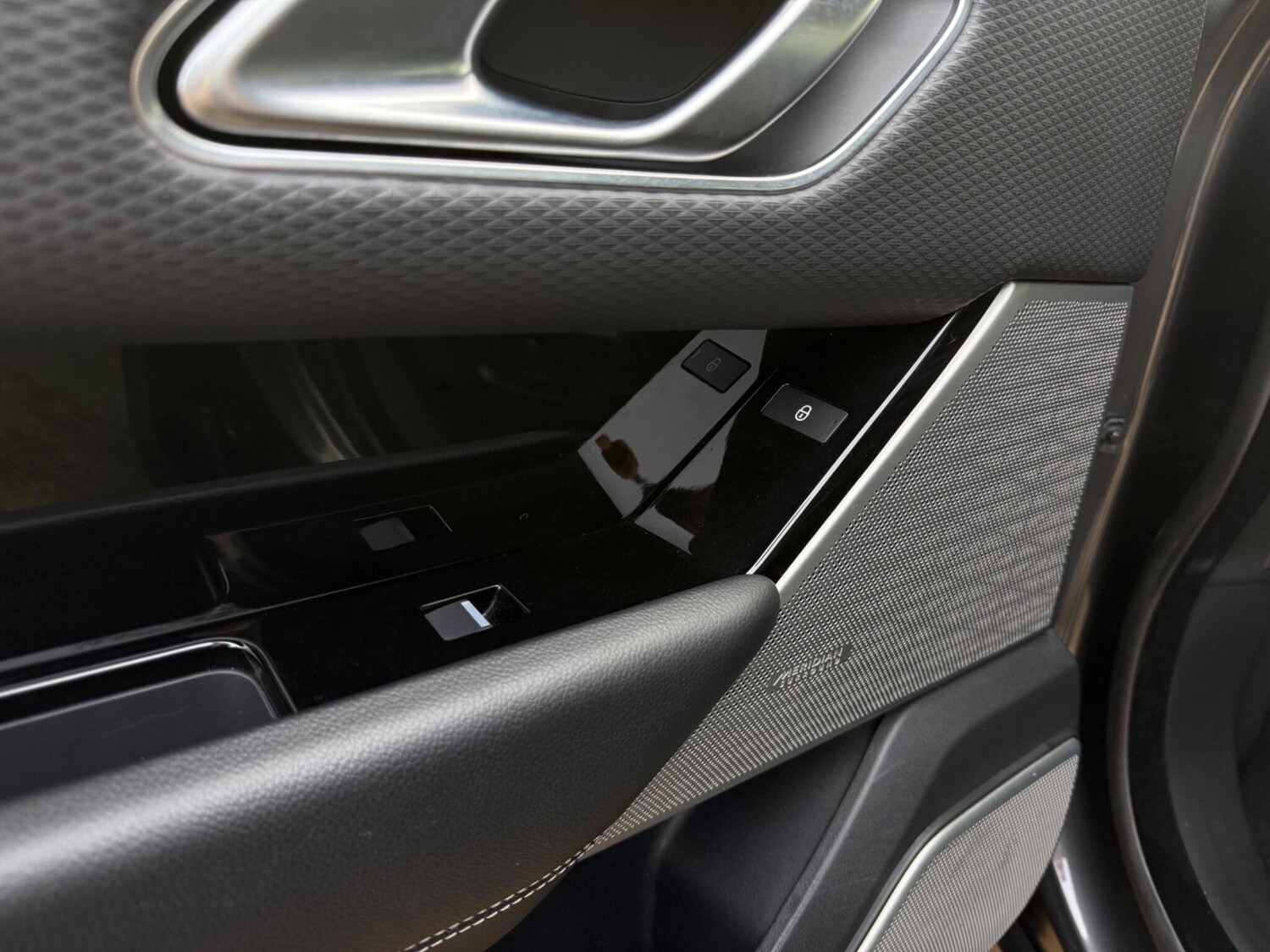 Used Land Rover Range Rover Velar for sale - 77671429: Photo 31