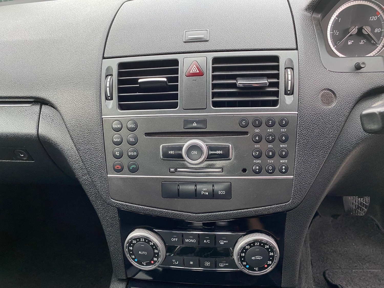 Used Mercedes-Benz C Class 2011 for sale - 76440347: Photo 29