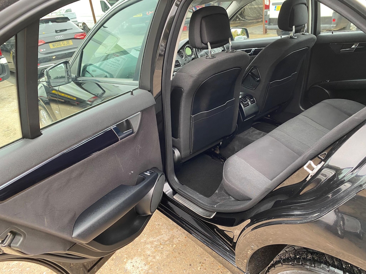 Used Mercedes-Benz C Class 2011 for sale - 76440347: Photo 42