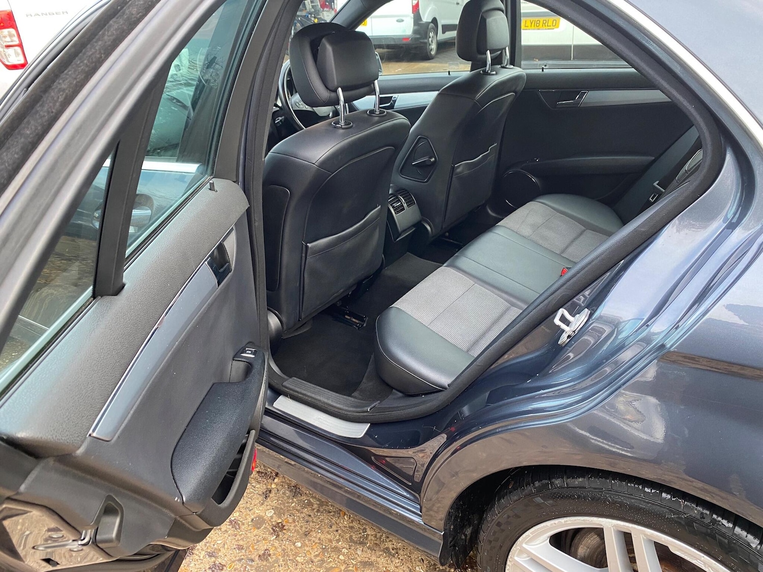 Used Mercedes-Benz C Class 2010 for sale - 76935857: Photo 21