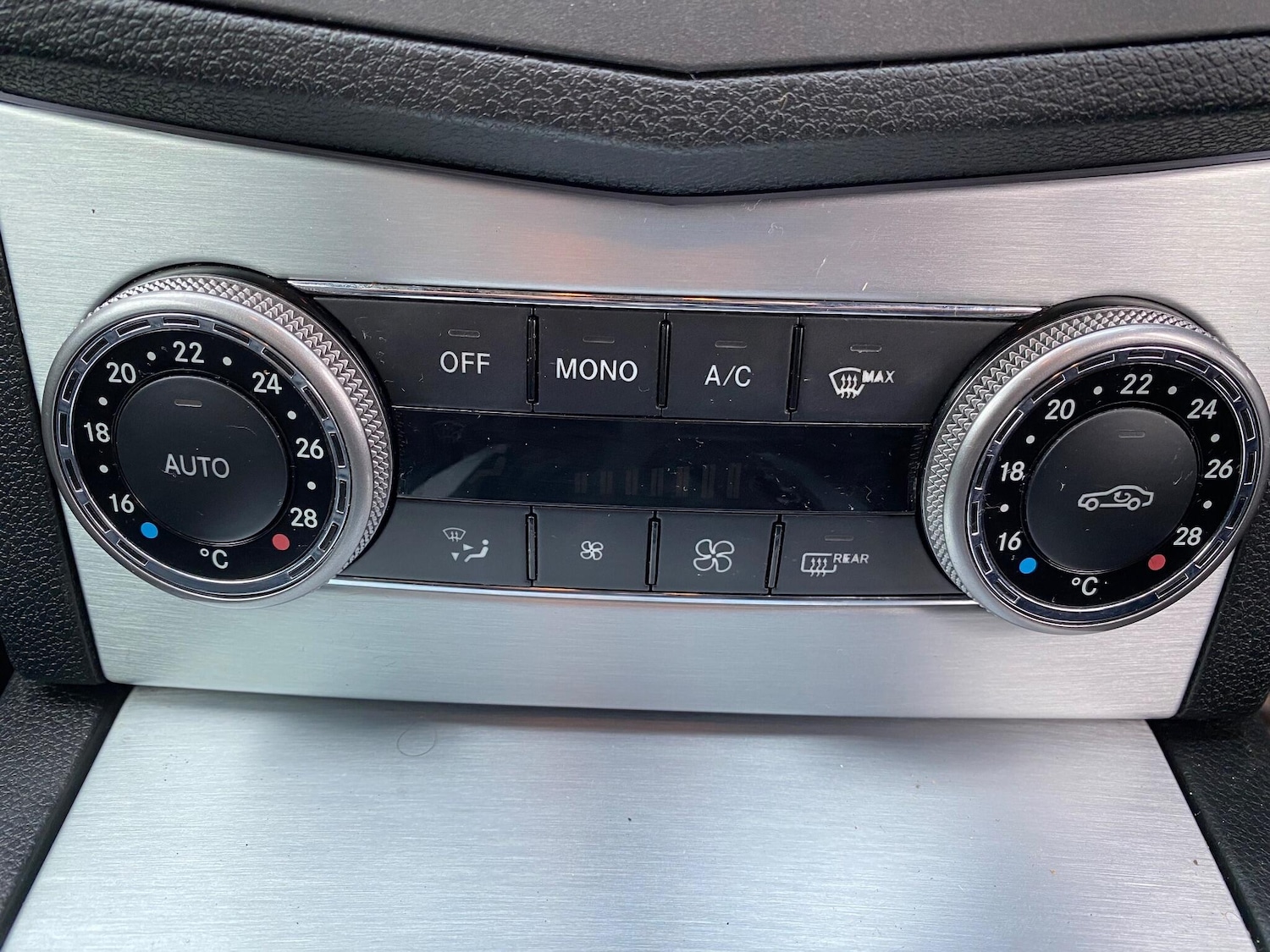 Used Mercedes-Benz C Class 2010 for sale - 76935857: Photo 26