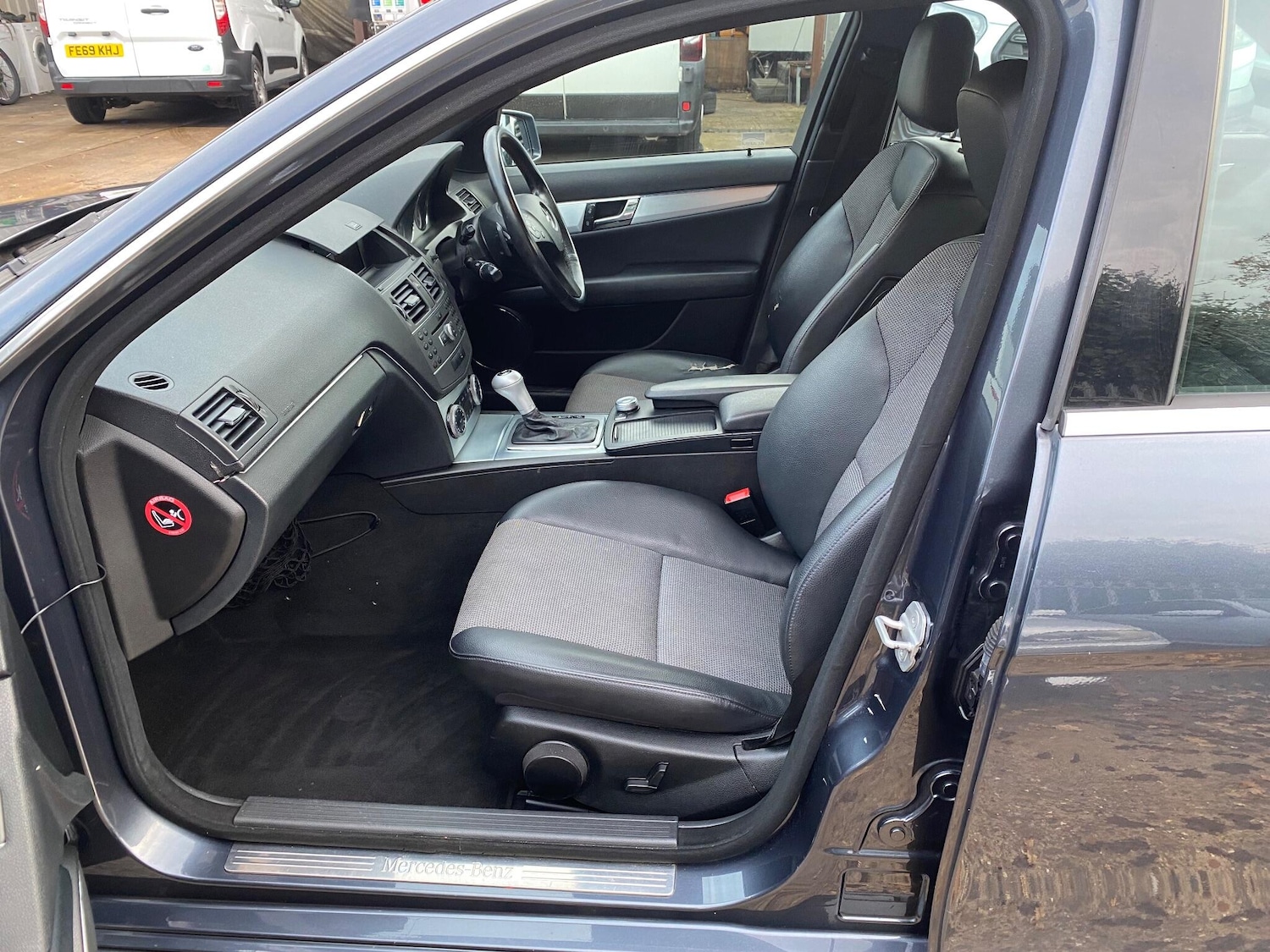 Used Mercedes-Benz C Class 2010 for sale - 76935857: Photo 33