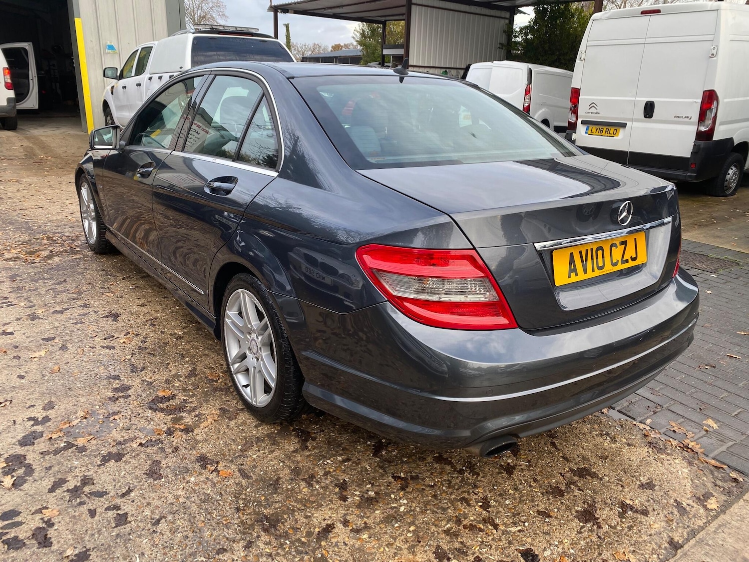 Used Mercedes-Benz C Class 2010 for sale - 76935857: Photo 4