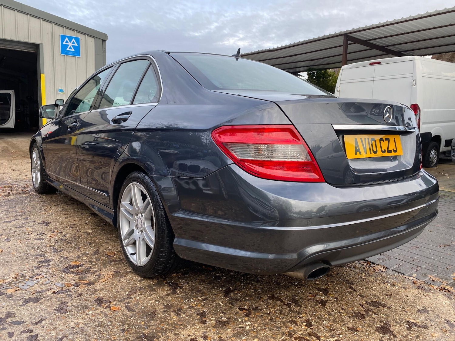 Used Mercedes-Benz C Class 2010 for sale - 76935857: Photo 8