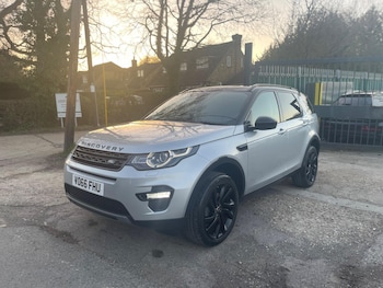 Used Land Rover Discovery Sport 2017 for sale - 77940704: Photo