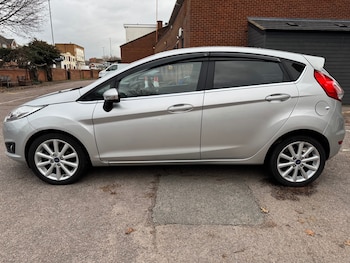 Used Ford Fiesta 2017 for sale - 76830337: Photo