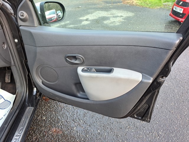 Used Renault Clio 2011 for sale - 76815154: Photo 19