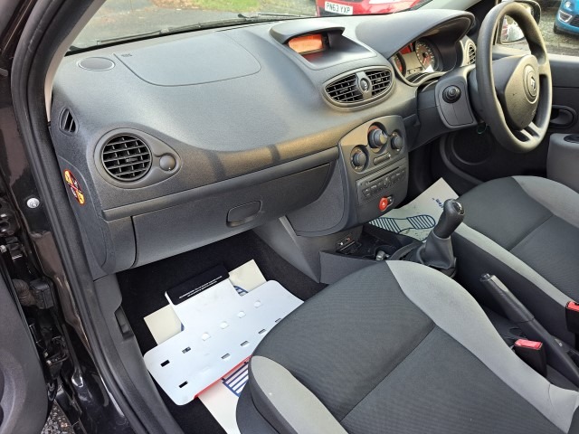 Used Renault Clio 2011 for sale - 76815154: Photo 9