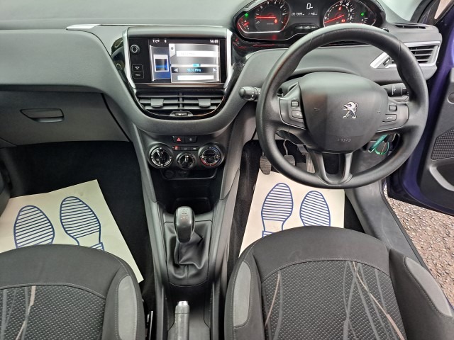 Used Peugeot 208 2013 for sale - 76735683: Photo 19