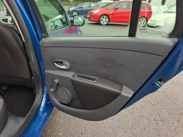 Used Renault Clio 2010 for sale - 77475054: Photo 14