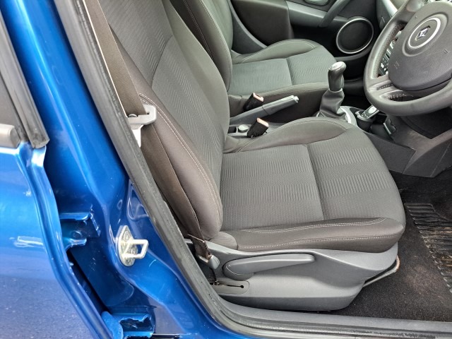 Used Renault Clio 2010 for sale - 77475054: Photo 23