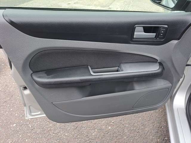 Used Ford Focus 2010 for sale - 76287378: Photo 10