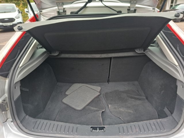 Used Ford Focus 2010 for sale - 76287378: Photo 14