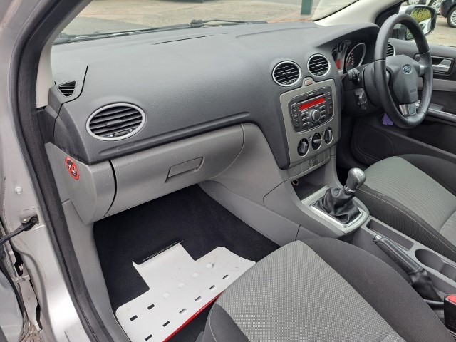 Used Ford Focus 2010 for sale - 76287378: Photo 9