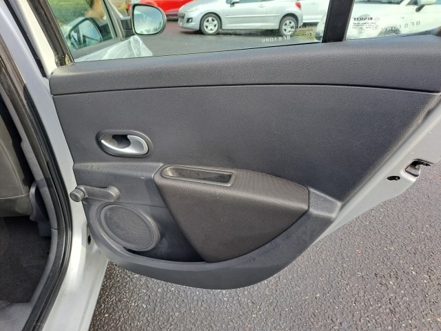 Used Renault Clio 2011 for sale - 77365165: Photo 15