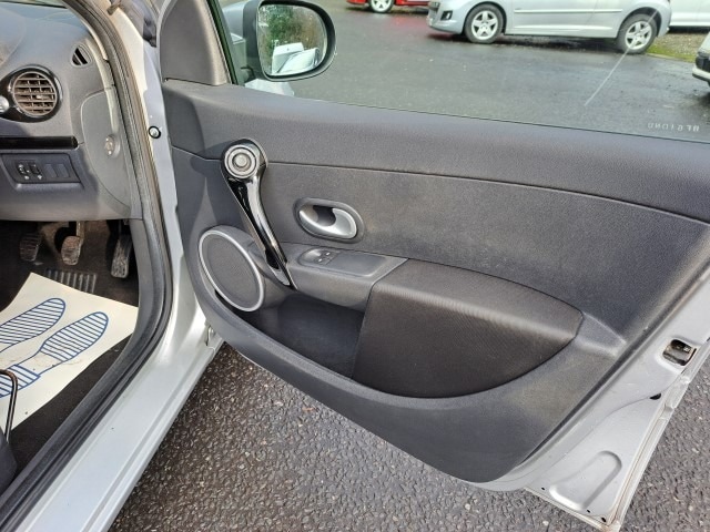 Used Renault Clio 2011 for sale - 77365165: Photo 17