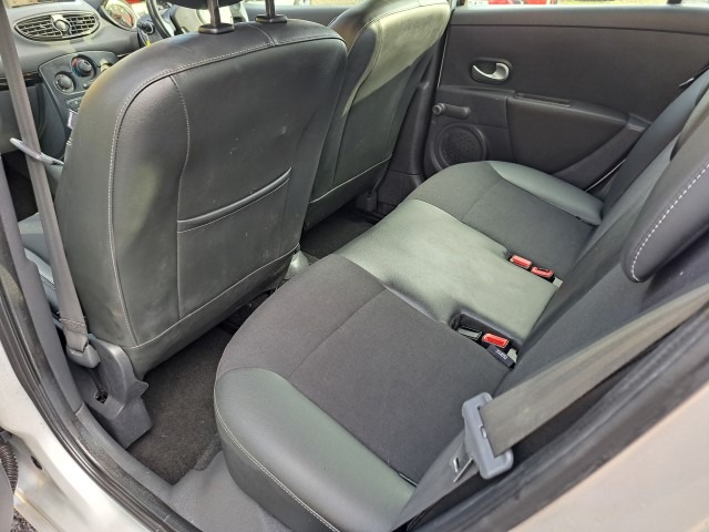 Used Renault Clio 2011 for sale - 77365165: Photo 20