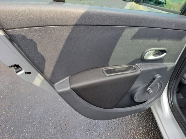 Used Renault Clio 2011 for sale - 77365165: Photo 21