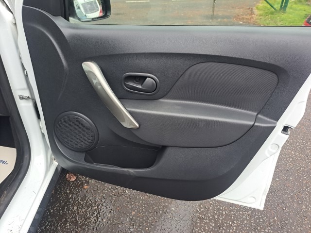 Used Dacia Sandero Stepway 2014 for sale - 76831747: Photo 17