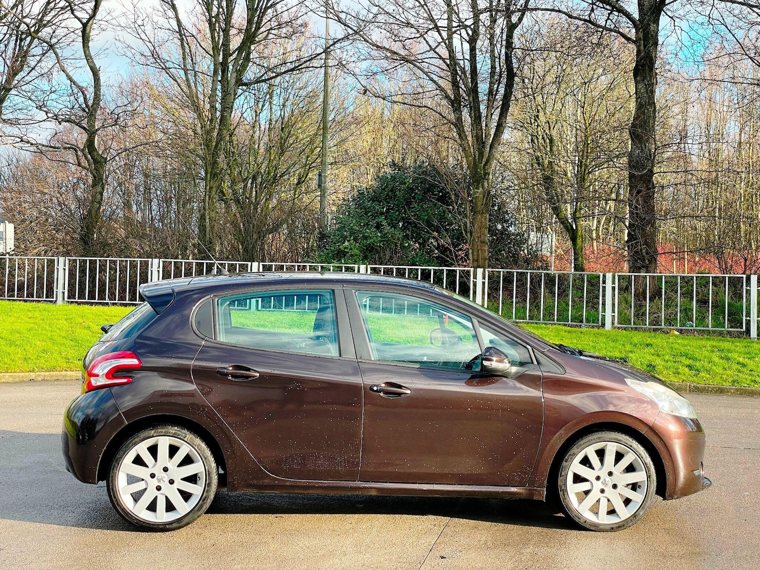 Used Peugeot 208 2013 for sale - 77291755: Photo 9