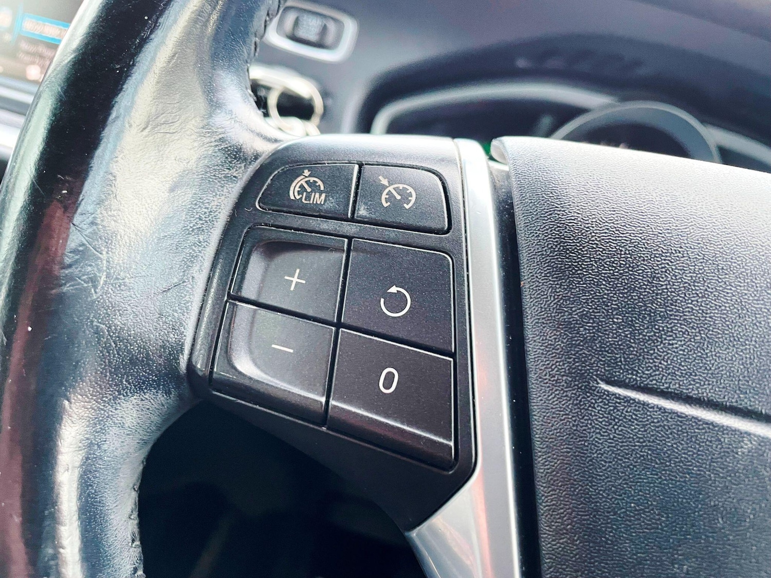 Used Volvo V40 2014 for sale - 77174746: Photo 32