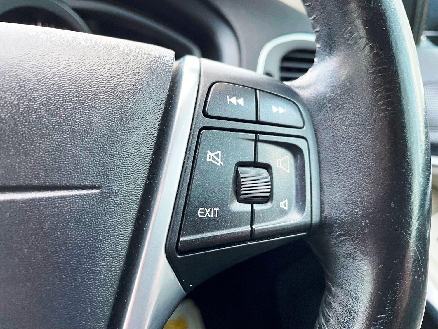 Used Volvo V40 2014 for sale - 77174746: Photo 33