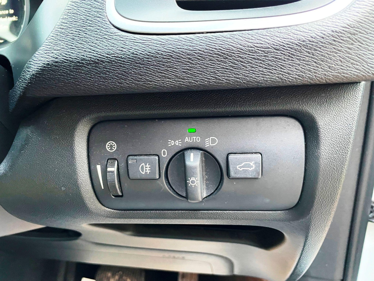 Used Volvo V40 2014 for sale - 77174746: Photo 42