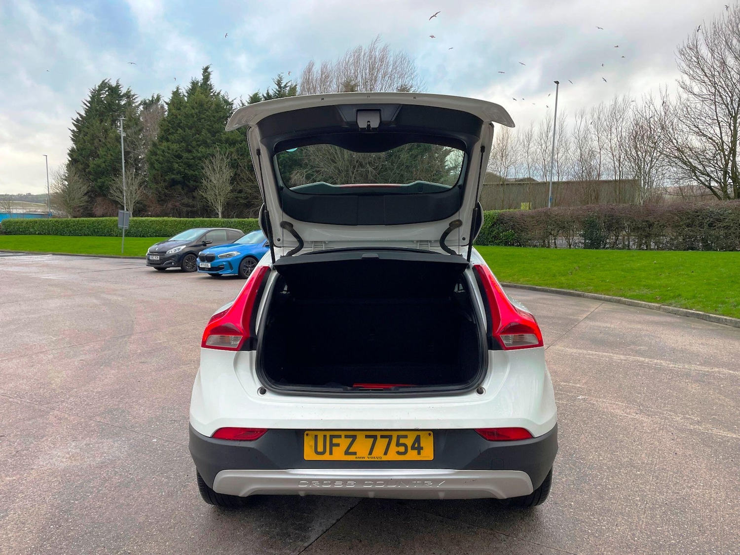 Used Volvo V40 2014 for sale - 77174746: Photo 44