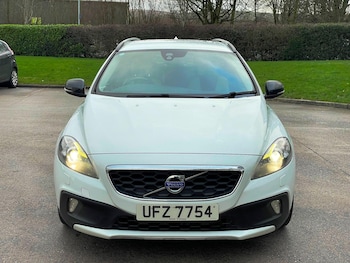 Used Volvo V40 2014 for sale - 77174746: Photo
