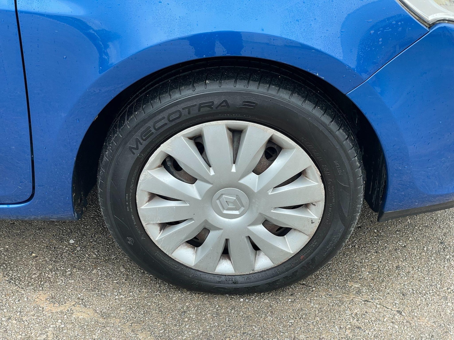 Used Renault Clio 2010 for sale - 77793817: Photo 31