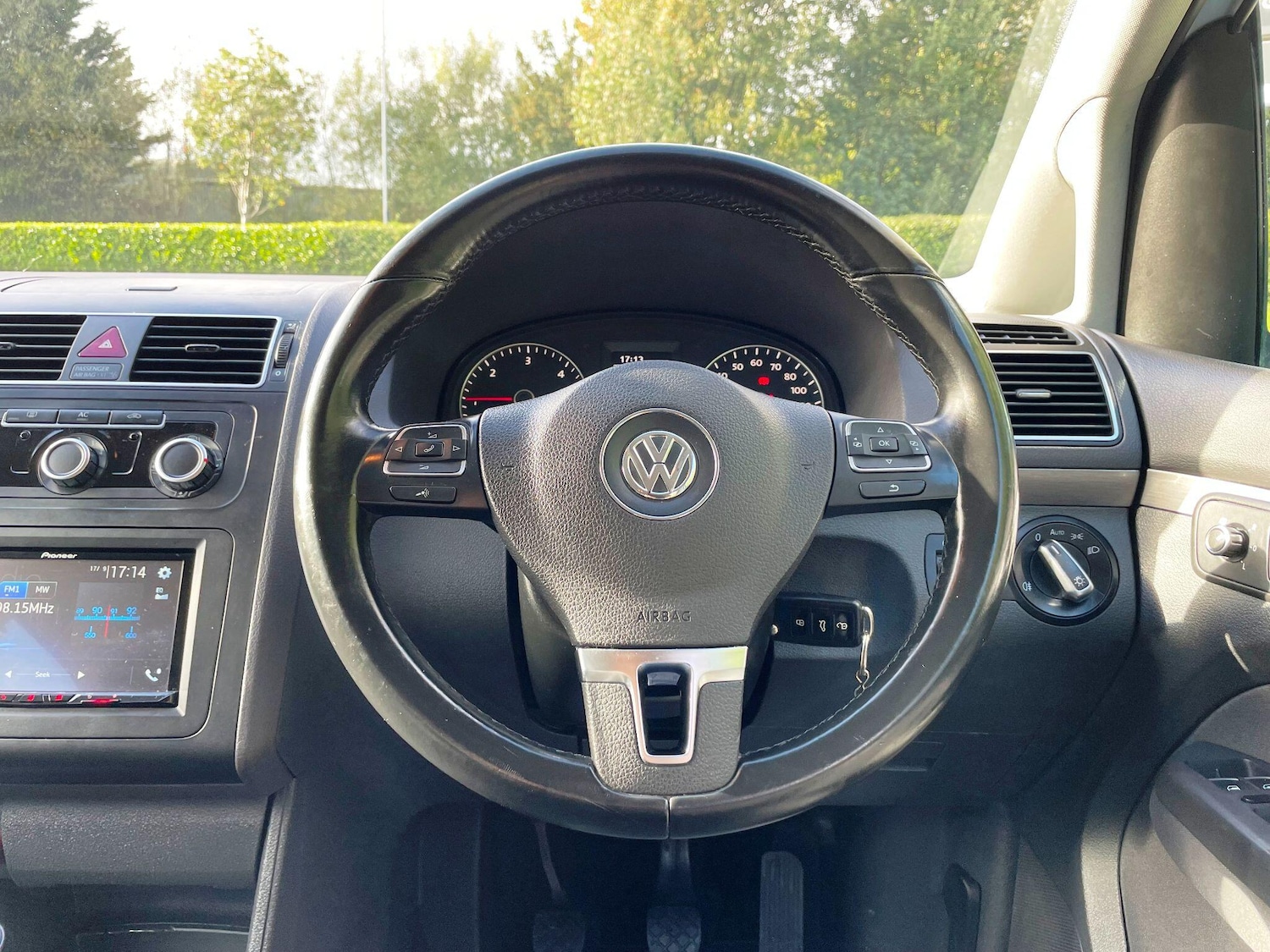 Used Volkswagen Touran 2010 for sale - 77174849: Photo 37