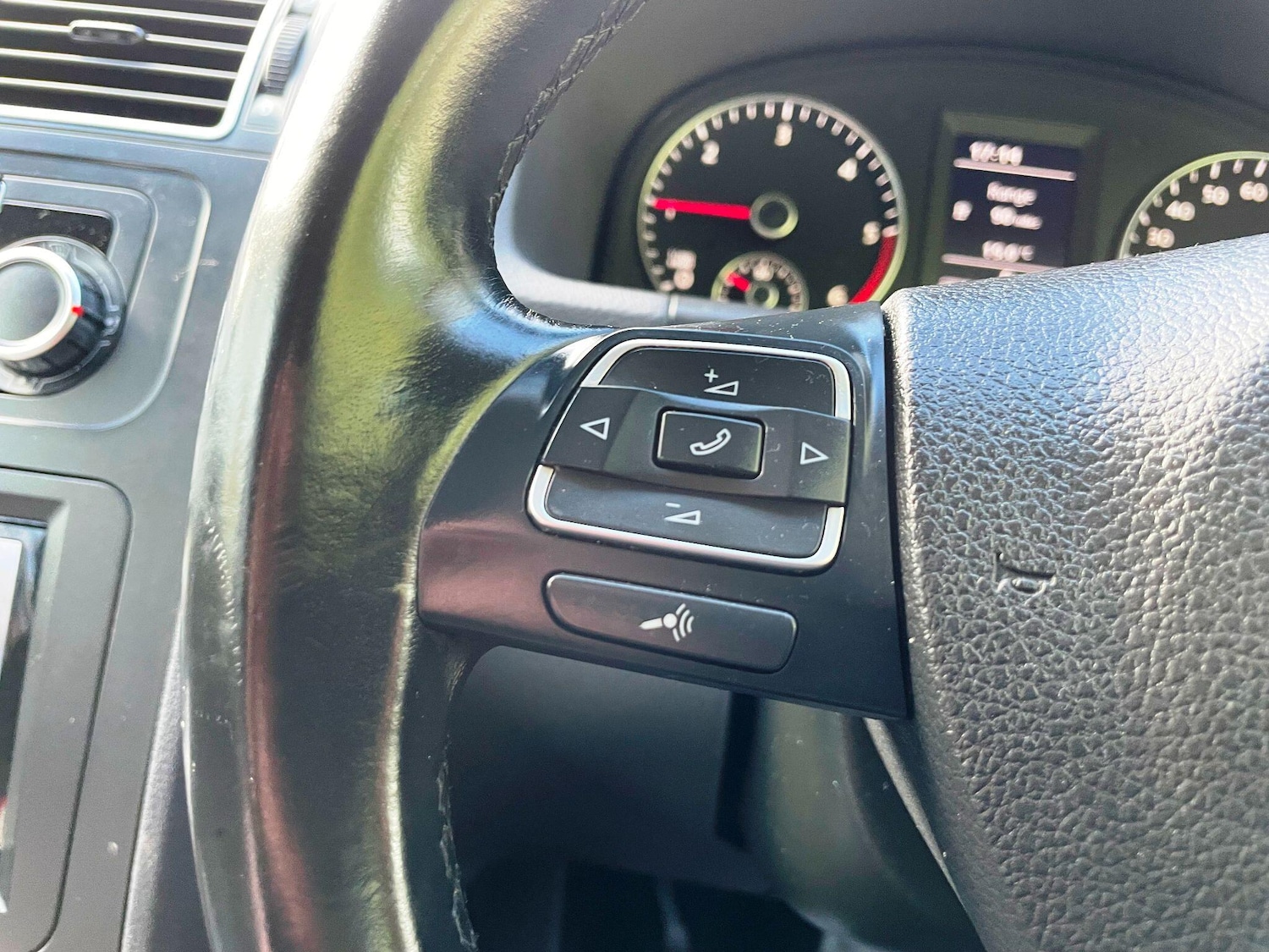 Used Volkswagen Touran 2010 for sale - 77174849: Photo 38