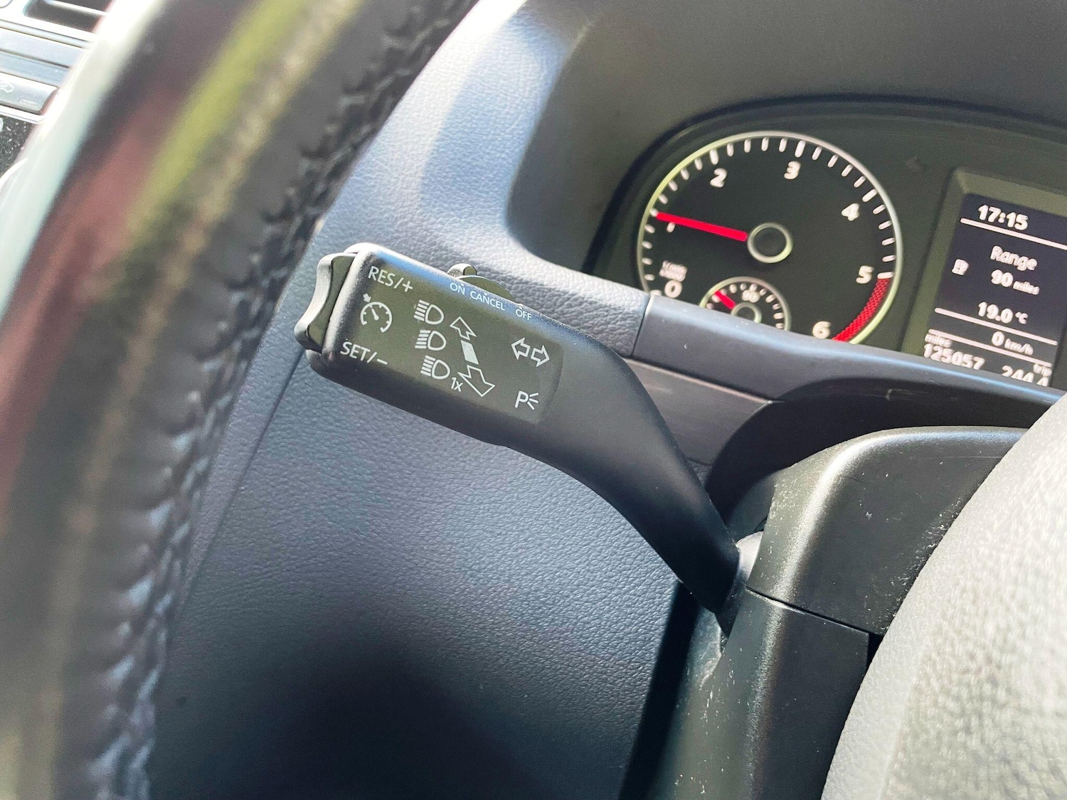 Used Volkswagen Touran 2010 for sale - 77174849: Photo 40