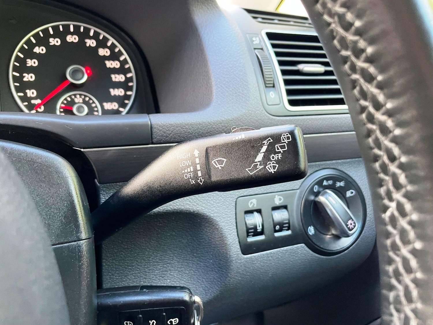 Used Volkswagen Touran 2010 for sale - 77174849: Photo 41