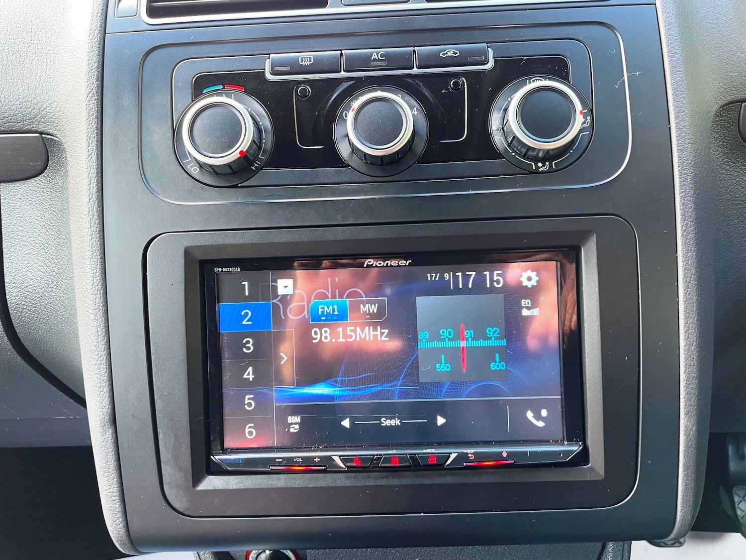 Used Volkswagen Touran 2010 for sale - 77174849: Photo 46