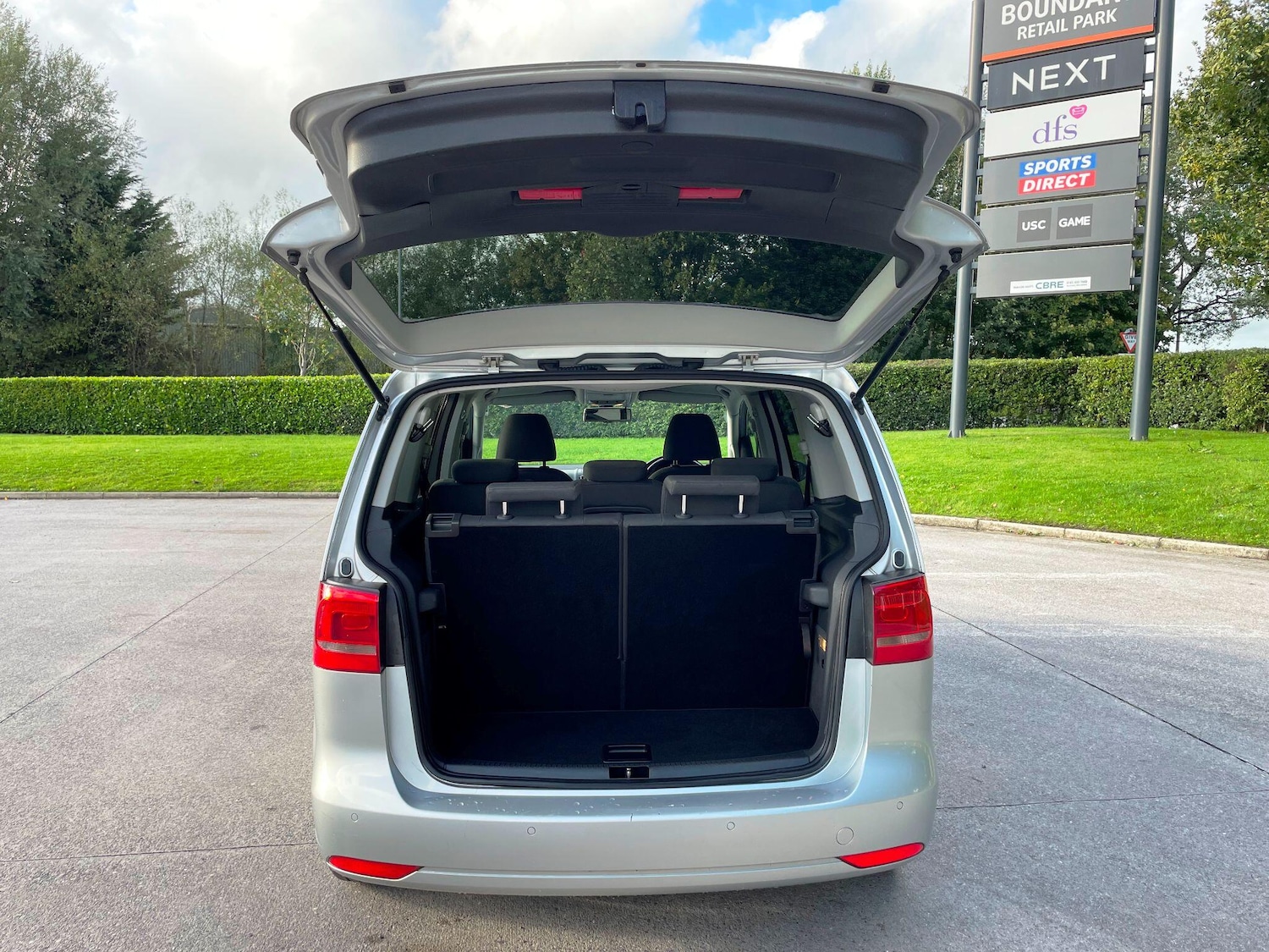 Used Volkswagen Touran 2010 for sale - 77174849: Photo 51