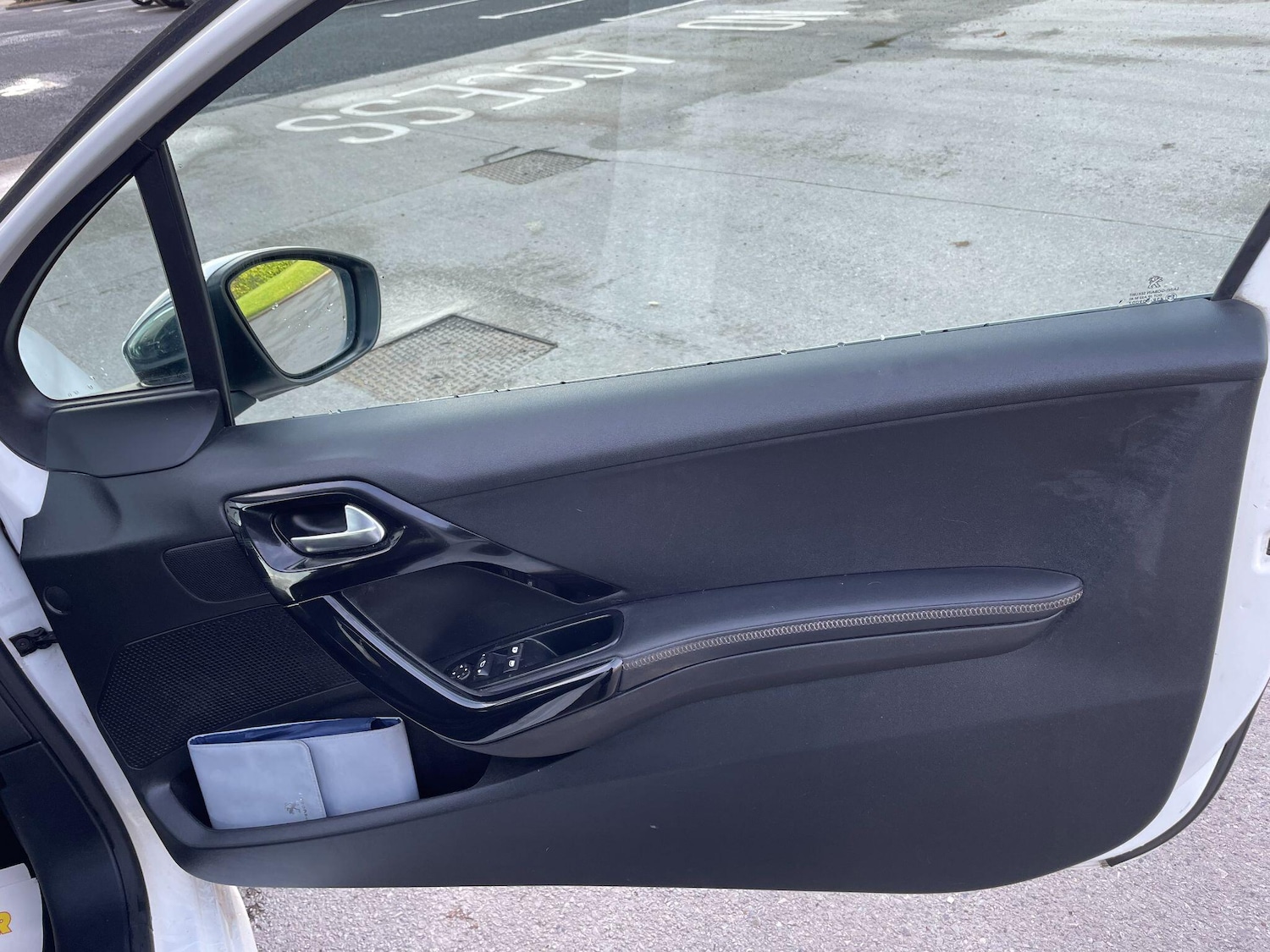 Used Peugeot 208 2012 for sale - 77658663: Photo 24