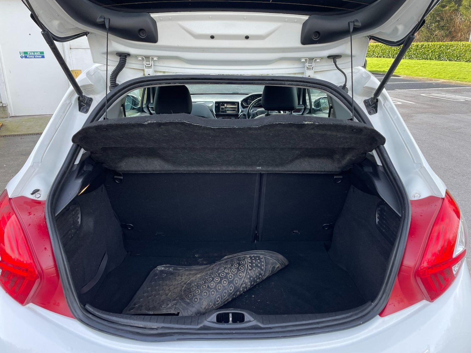 Used Peugeot 208 2012 for sale - 77658663: Photo 34