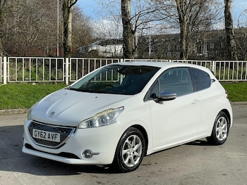 Used Peugeot 208 2012 for sale - 77658663: Photo