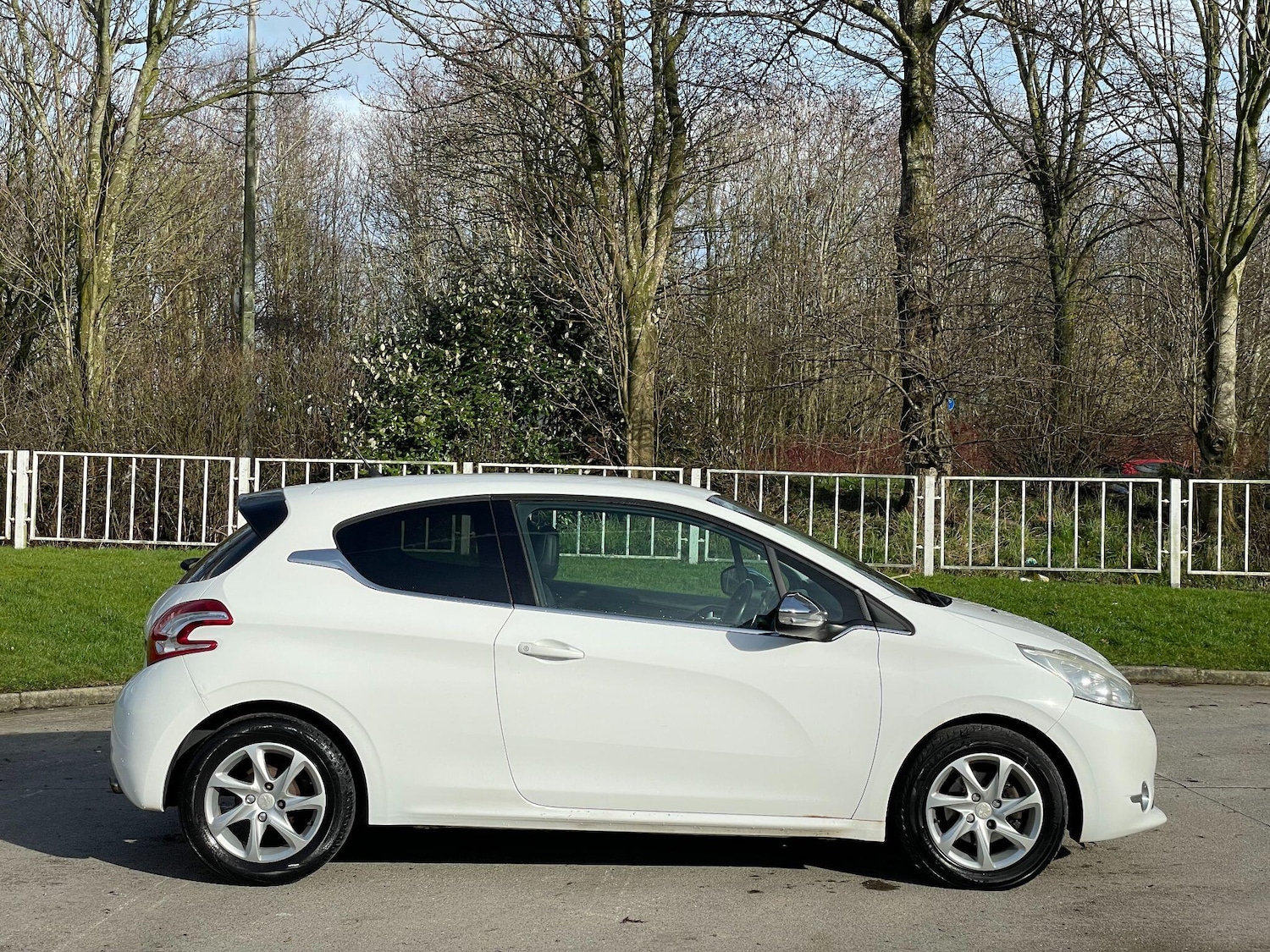 Used Peugeot 208 2012 for sale - 77658663: Photo 8