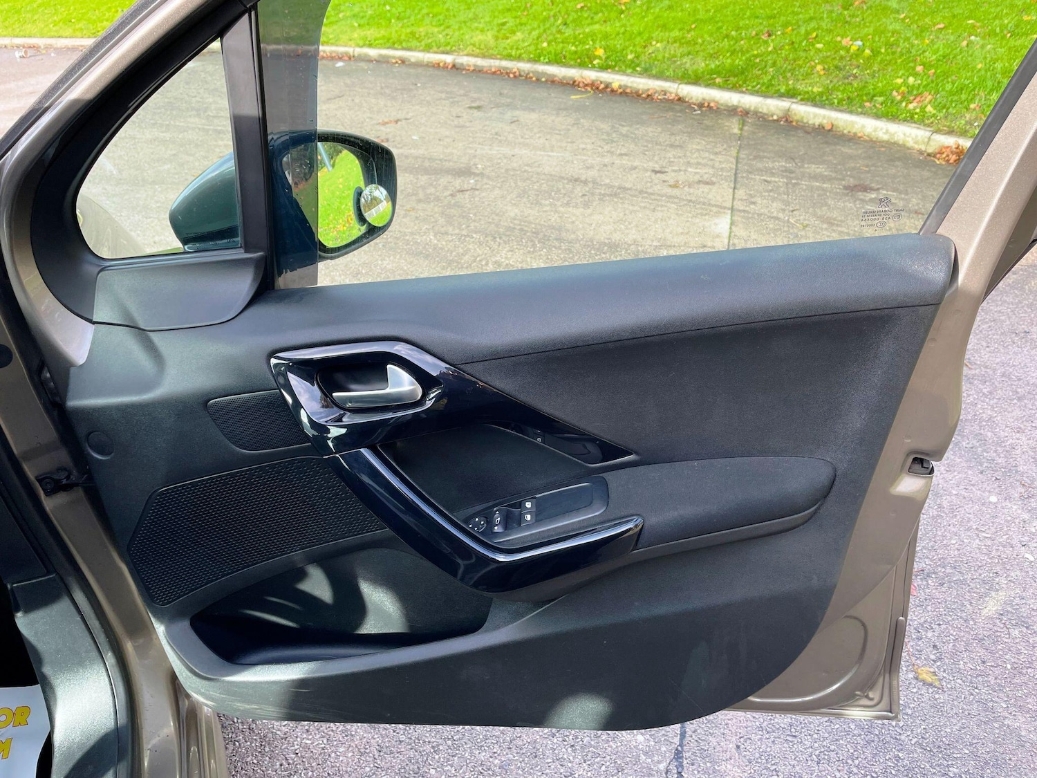 Used Peugeot 208 2014 for sale - 77174701: Photo 21