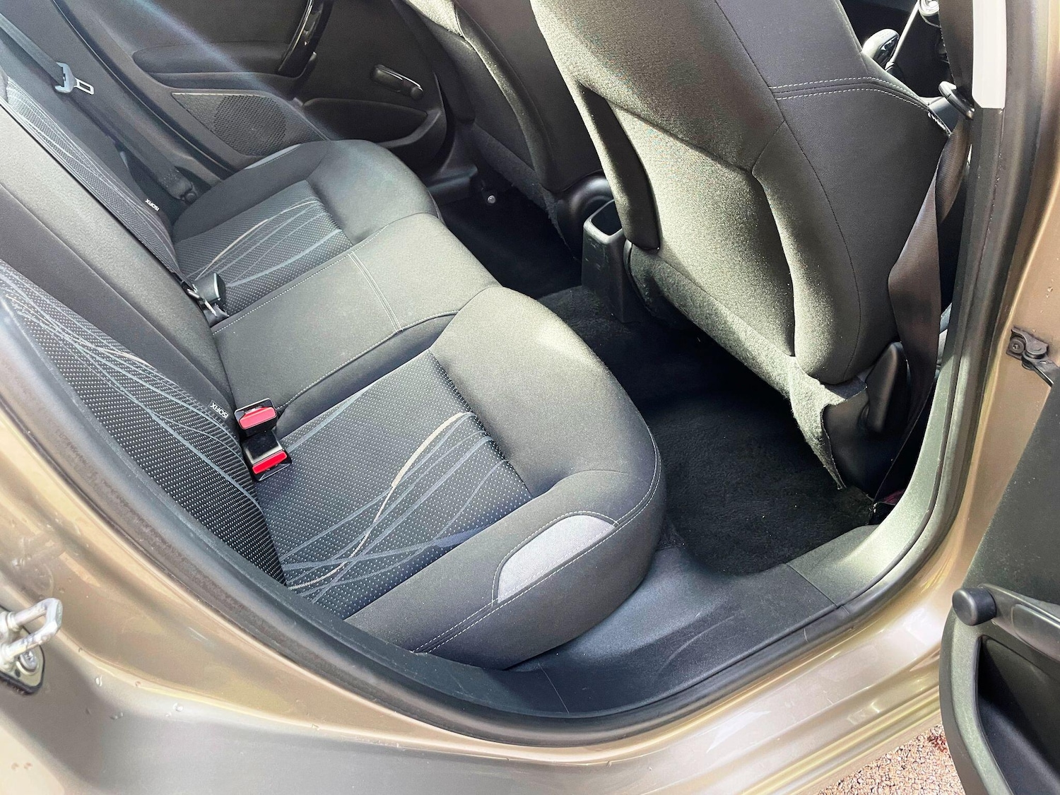 Used Peugeot 208 2014 for sale - 77174701: Photo 30