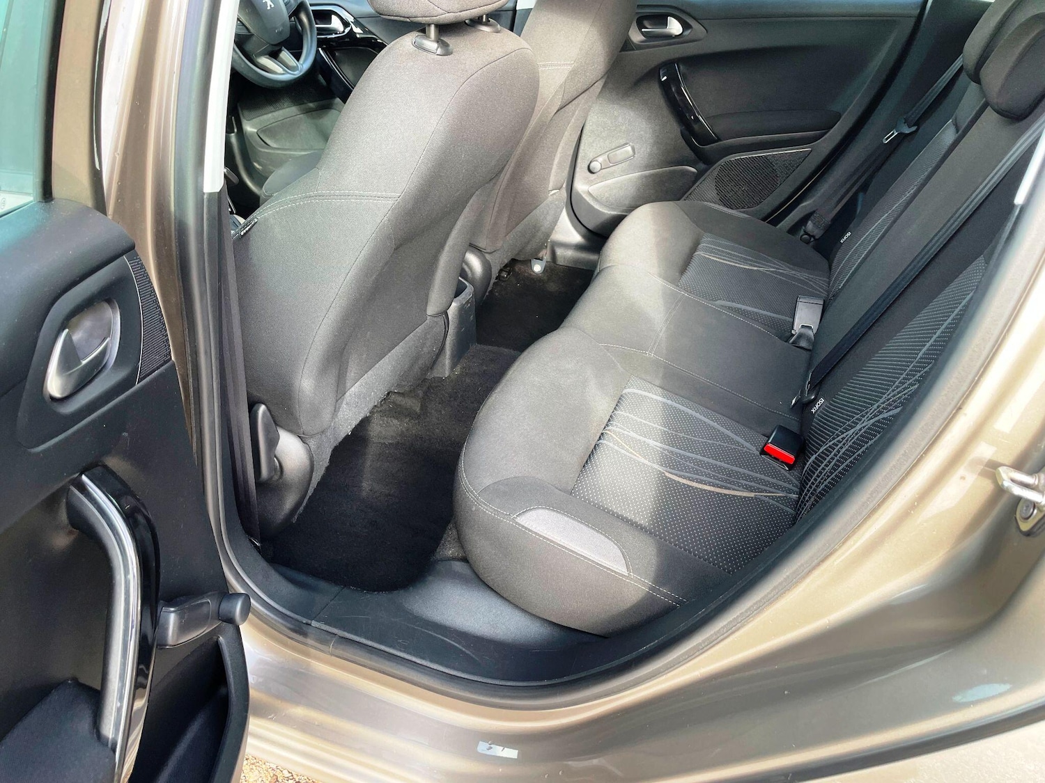 Used Peugeot 208 2014 for sale - 77174701: Photo 32