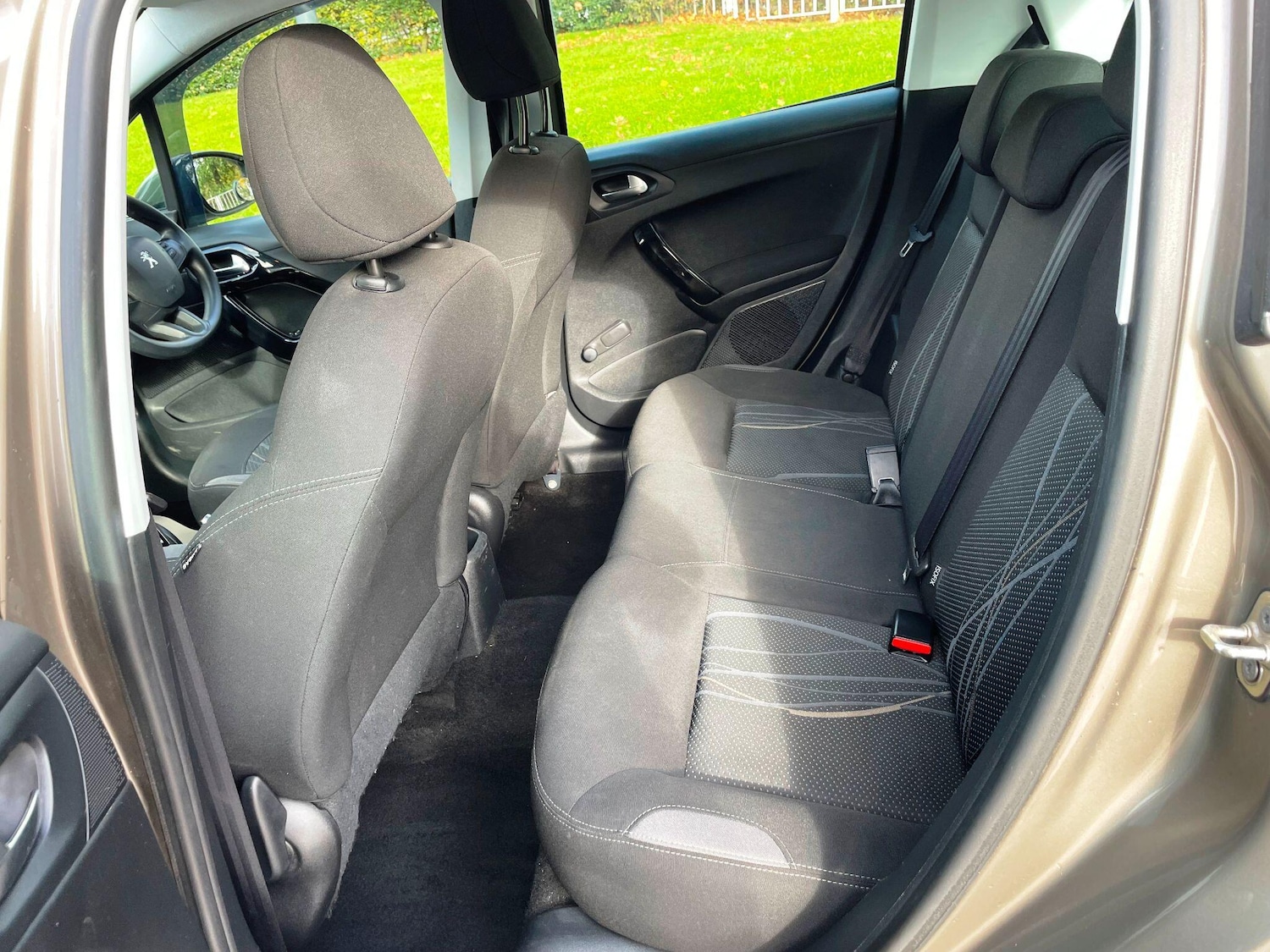 Used Peugeot 208 2014 for sale - 77174701: Photo 33