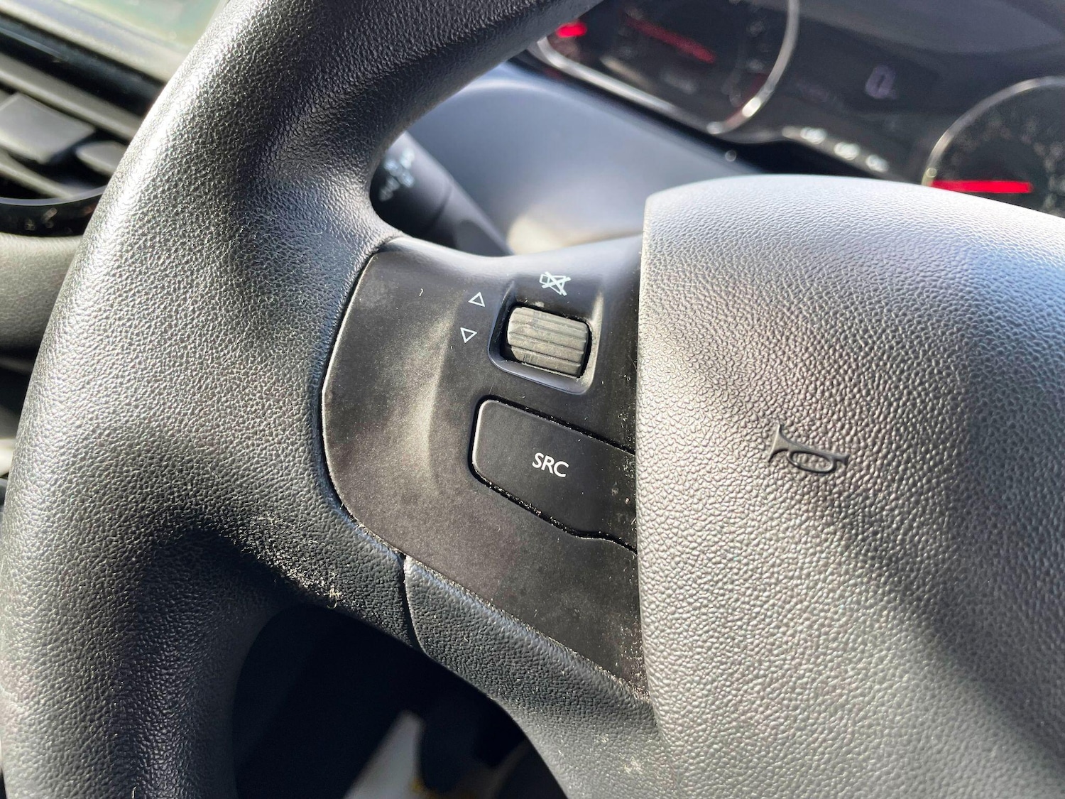 Used Peugeot 208 2014 for sale - 77174701: Photo 36