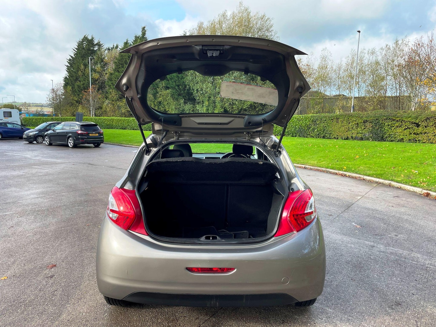 Used Peugeot 208 2014 for sale - 77174701: Photo 48