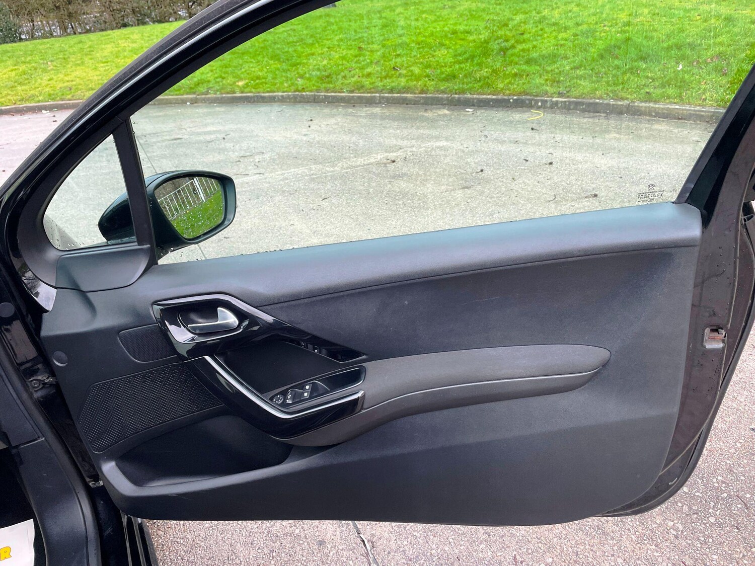 Used Peugeot 208 2012 for sale - 77478652: Photo 22