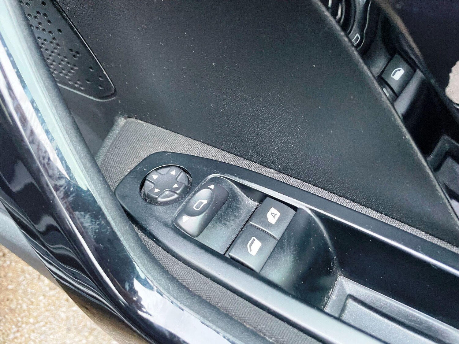 Used Peugeot 208 2012 for sale - 77478652: Photo 23