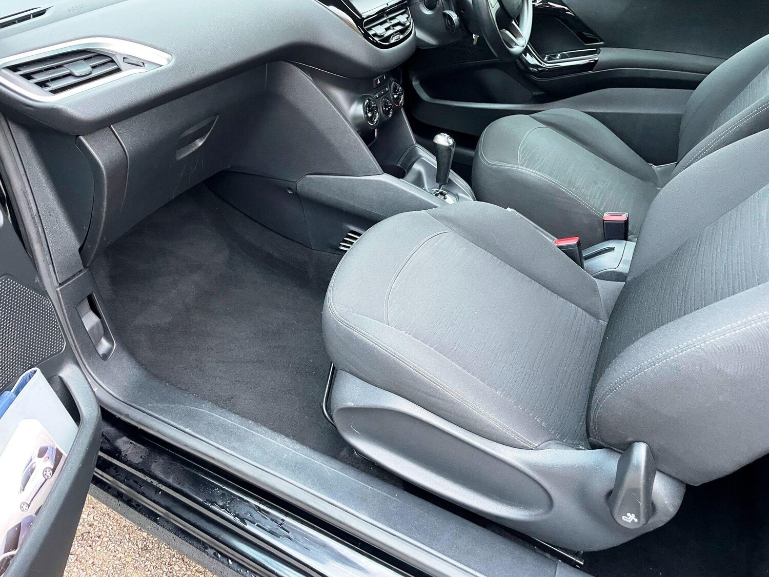 Used Peugeot 208 2012 for sale - 77478652: Photo 28